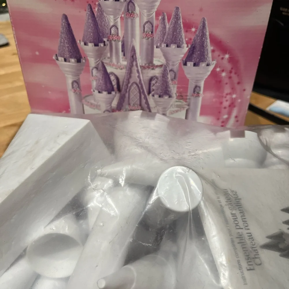 Wilton Romantic Castle Cake Set (DIY cake kit)